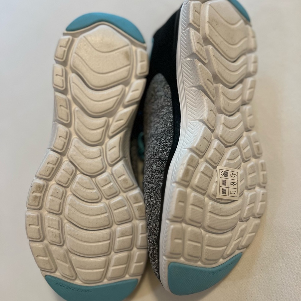 NWOB SKECHERS Flex Appeal 4.0 Black Light
NWT
Blue Sneakers w Memory Foam size 8 - Picture 10 of 12